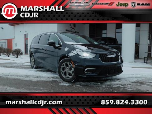 Used 2024 Chrysler Pacifica Limited image 1