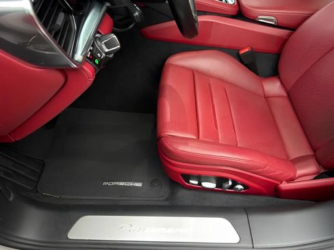Used 2021 Porsche Panamera image 16