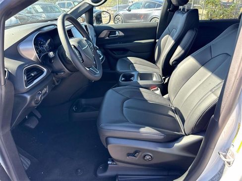 New 2026 Chrysler Voyager LX image 19