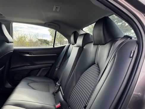 Used 2018 Toyota Camry SE w/ Moonroof Package FWD image 12