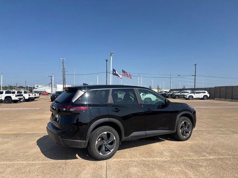 Certified 2025 Nissan Rogue SV FWD image 24
