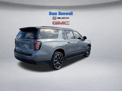 Used 2022 Chevrolet Suburban RST w/ Luxury Package AWD/4WD image 9