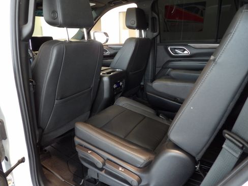 Used 2023 Chevrolet Tahoe Z71 w/ Luxury Package AWD/4WD image 19