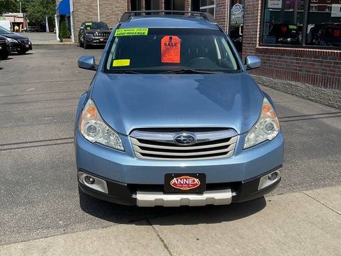 Used 2011 Subaru Outback 2.5i Limited AWD/4WD image 2