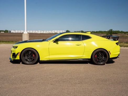Used 2019 Chevrolet Camaro ZL1 RWD image 4