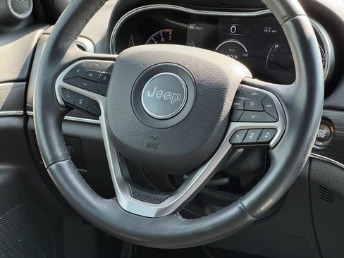 Used 2019 Jeep Grand Cherokee Limited image 12