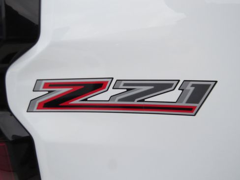 Used 2024 Chevrolet Colorado Z71 w/ Z71 Convenience Package 2 AWD/4WD image 12