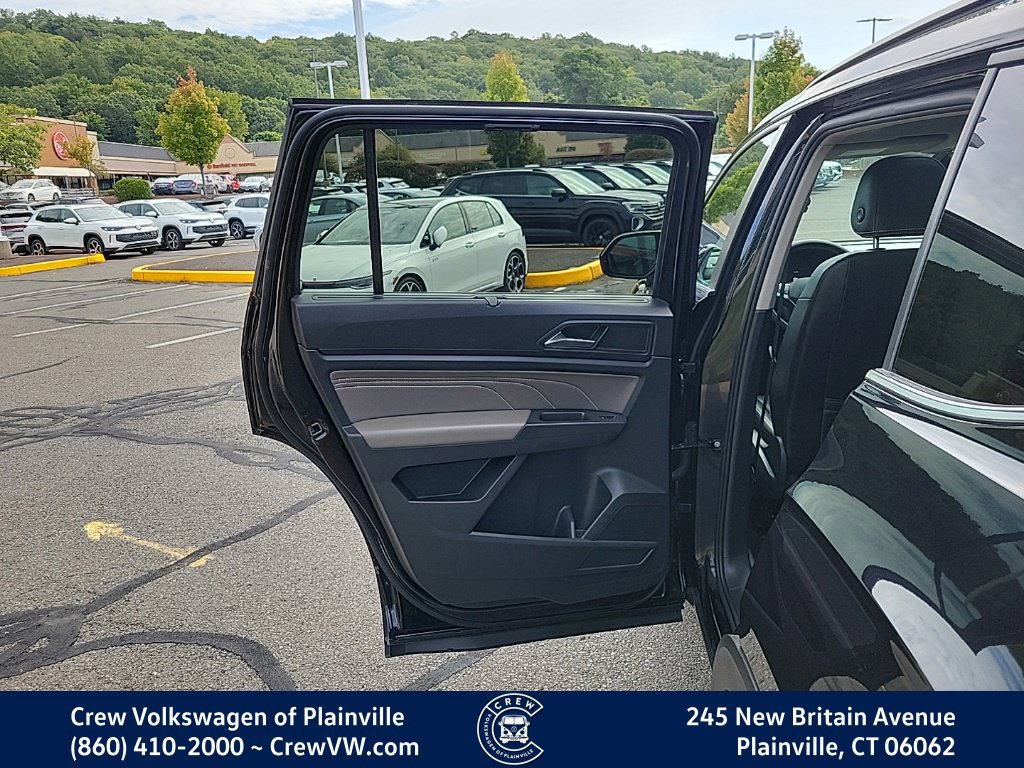 Certified 2023 Volkswagen Atlas SE w/ Panoramic Sunroof Package AWD/4WD image 48