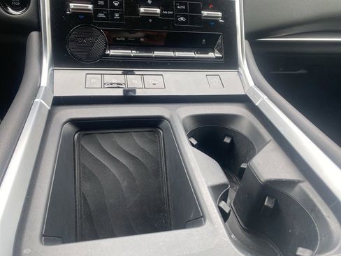 Used 2025 Nissan Armada SV image 23