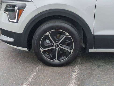 Certified 2025 Kia Niro EX FWD image 11