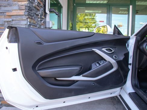 Used 2020 Chevrolet Camaro LT image 9
