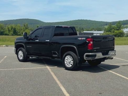 Used 2024 Chevrolet Silverado 2500 LT w/ Convenience Package AWD/4WD image 2
