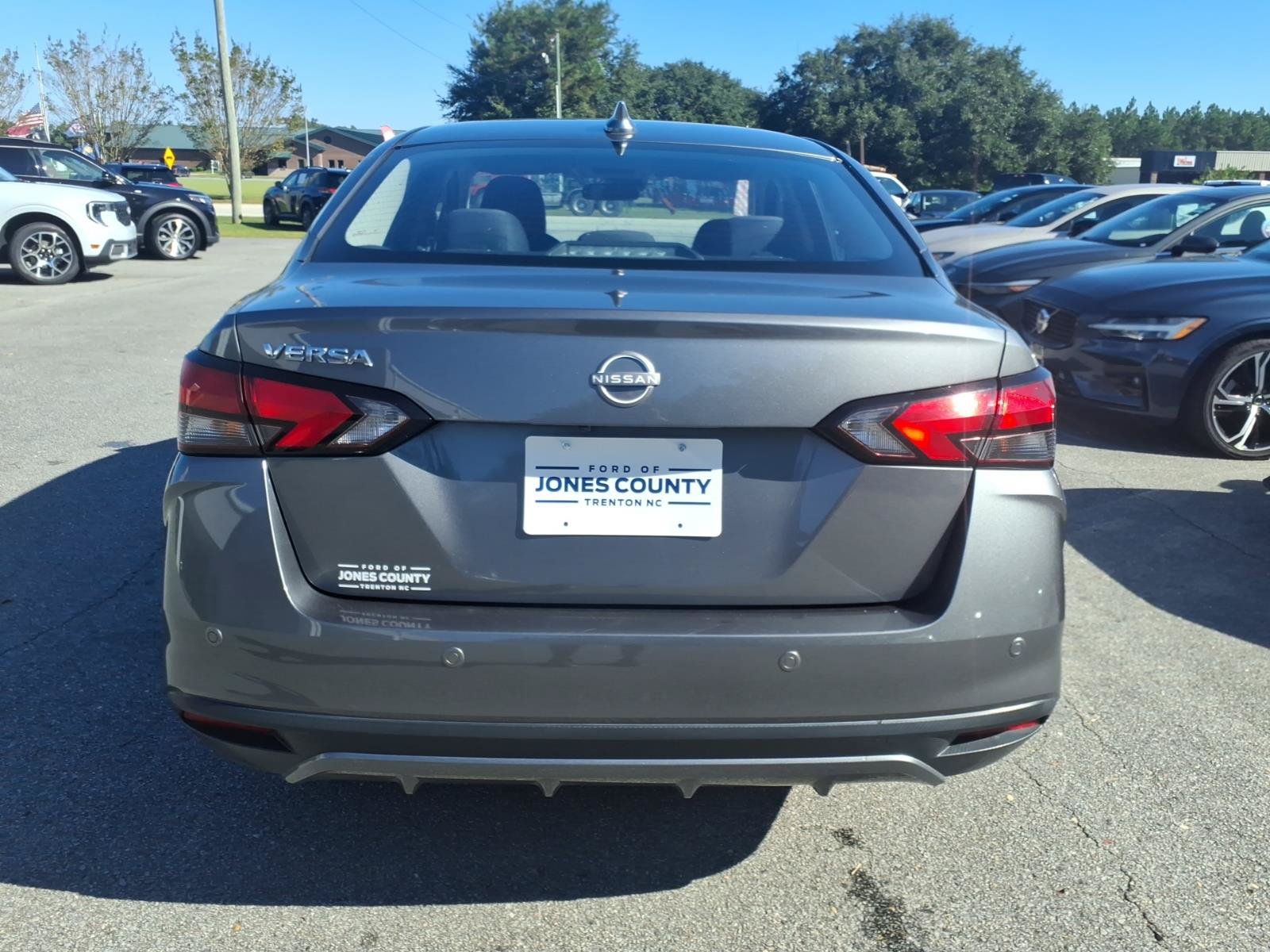 Used 2025 Nissan Versa SV FWD image 3
