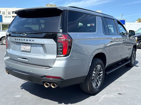 Used 2025 Chevrolet Suburban Z71 AWD/4WD image 12