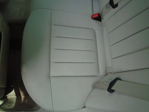 Used 2014 Mercedes-Benz E 350 Sedan image 21