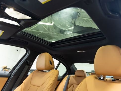 Used 2025 BMW 330i xDrive Sedan w/ Premium Package image 13