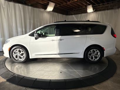 Used 2023 Chrysler Pacifica Limited