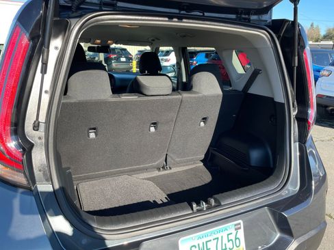 Used 2025 Kia Soul LX w/ LX Technology Package image 29