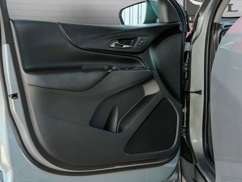 Used 2023 Chevrolet Equinox LT image 39