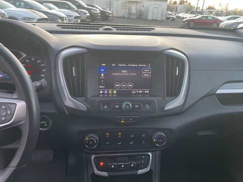 Used 2024 GMC Terrain SLE image 17