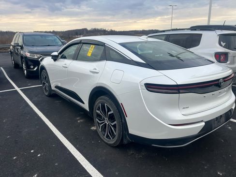 Used 2023 Toyota Crown XLE image 2