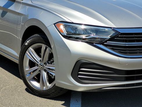 Used 2022 Volkswagen Jetta SE FWD image 4