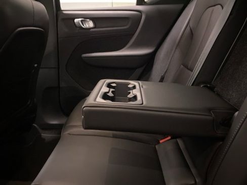 Used 2025 Volvo XC40 B5 Plus image 73