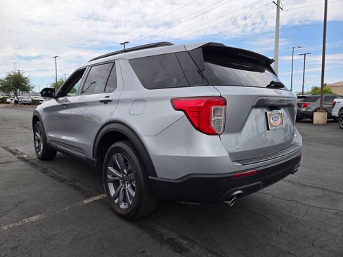 Certified 2022 Ford Explorer XLT w/ Equipment Group 202A AWD/4WD image 4