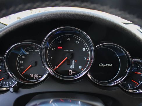 Used 2016 Porsche Cayenne AWD/4WD image 28