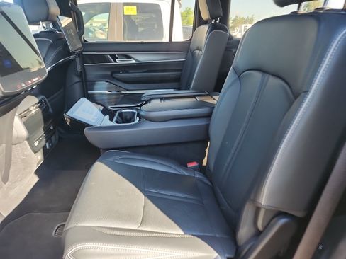 Used 2023 Jeep Grand Wagoneer Series II Obsidian AWD/4WD image 10