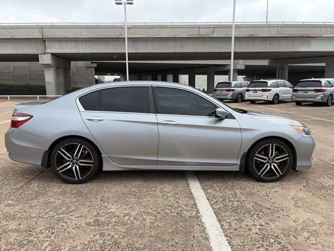 Used 2017 Honda Accord Sport image 6