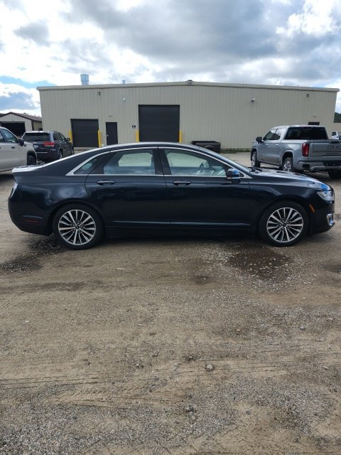 Used 2020 Lincoln MKZ FWD image 2