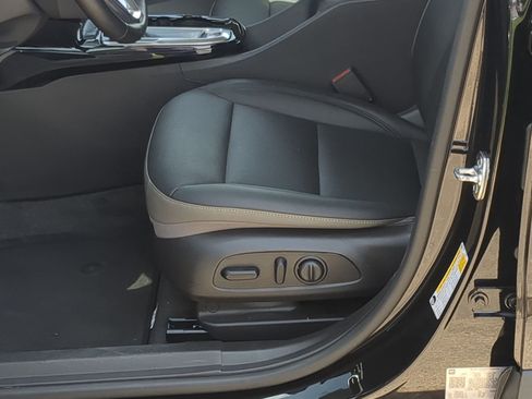 Used 2025 Chevrolet Trax ACTIV w/ Driver Confidence Package FWD image 13