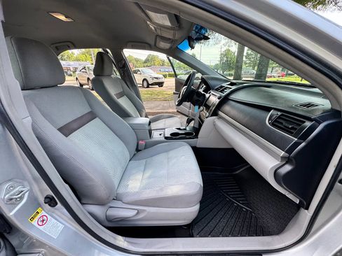 Used 2012 Toyota Camry LE FWD image 14