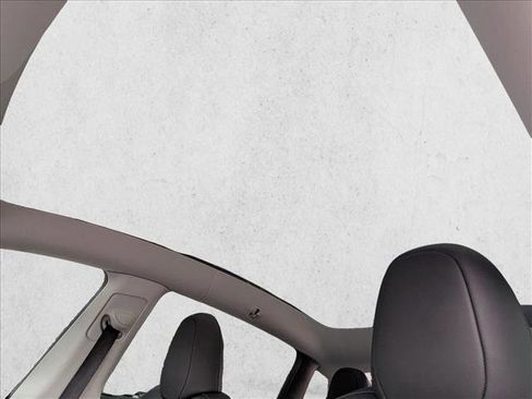 Used 2023 Tesla Model Y Long Range image 15