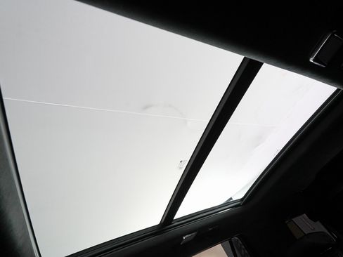 Used 2021 Cadillac Escalade Sport Platinum w/ LPO, ONYX Package image 29