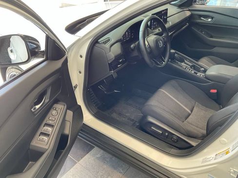 Used 2025 Honda Accord Sport image 9