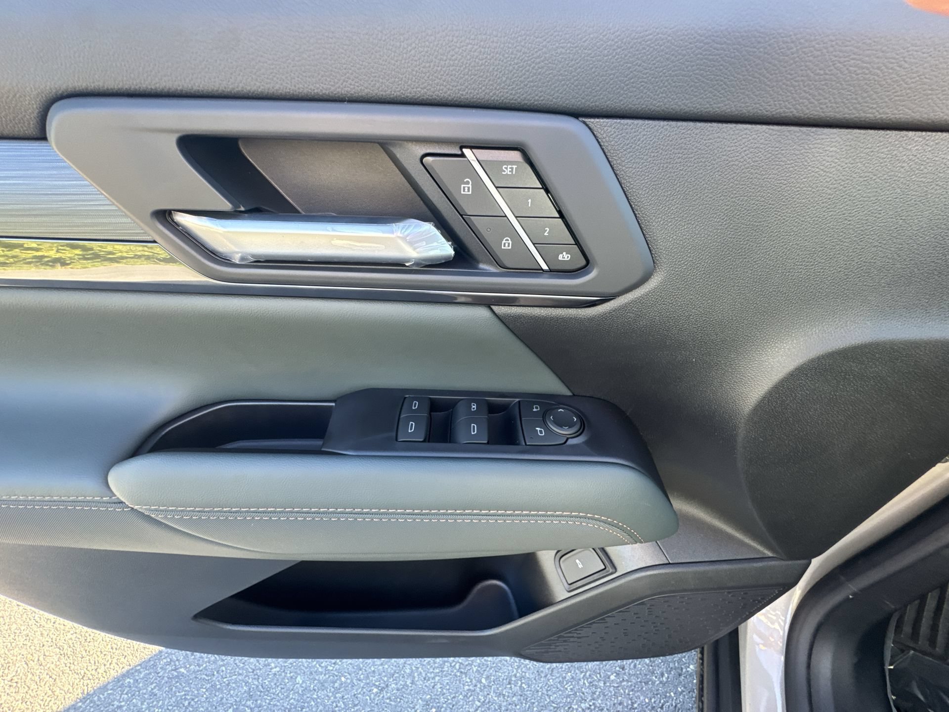 New 2027 GMC Terrain AT4 w/ Convenience Package III AWD/4WD image 15