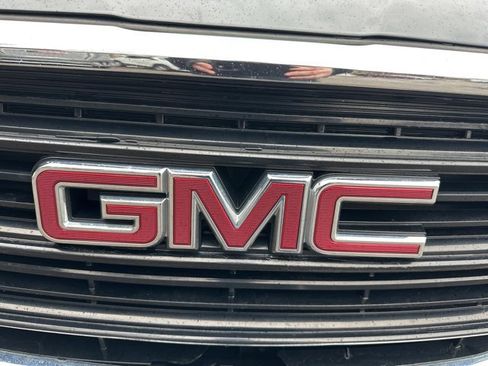 Used 2019 GMC Terrain SLE w/ Driver Convenience Package image 9