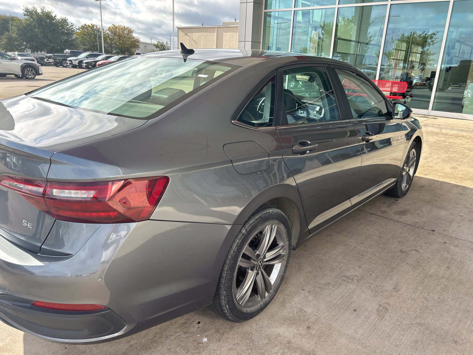 Used 2024 Volkswagen Jetta SE FWD image 10