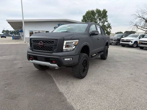 Used 2023 Nissan Titan PRO-4X w/ Pro-4x Convenience Package AWD/4WD image 2