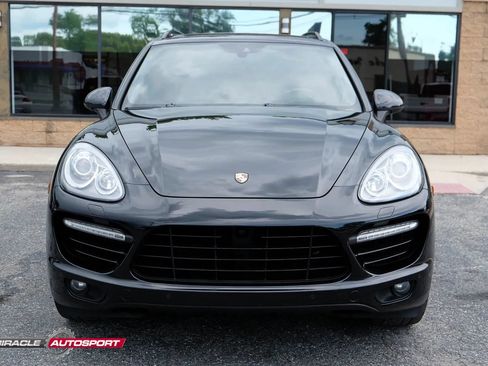 Used 2014 Porsche Cayenne Turbo AWD/4WD image 2