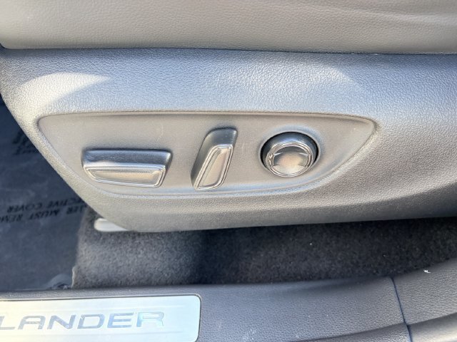 Used 2023 Toyota Highlander Limited FWD image 21