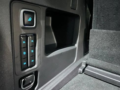 Used 2025 Ford Expedition Active AWD/4WD image 6