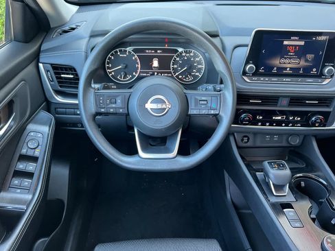 Used 2024 Nissan Rogue SV AWD/4WD image 15
