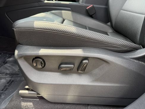 Used 2023 Volkswagen Atlas Cross Sport SE w/ Panoramic Sunroof Package FWD image 10