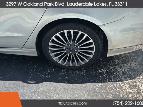 Used 2018 Ford Fusion SE w/ Equipment Group 602A FWD image 16