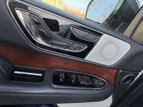 Used 2022 Lincoln Navigator Reserve image 15
