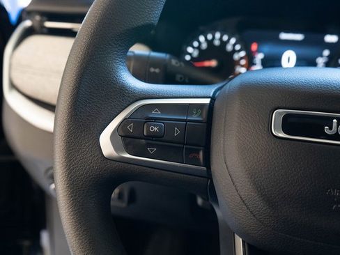 Used 2023 Jeep Compass Sport image 19