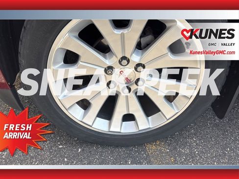 Used 2018 GMC Yukon Denali w/ Open Road Package AWD/4WD image 3